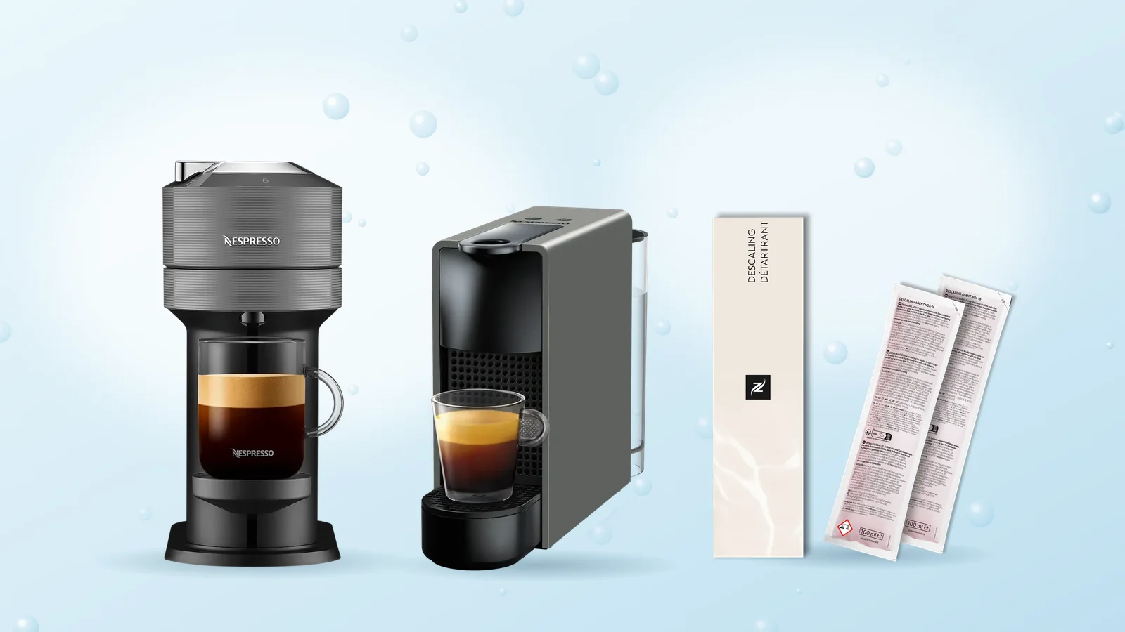 Nespresso Vertuo Next ed Essenza Mini accanto al kit decalcificante Nespresso con due bustine da 100 ml